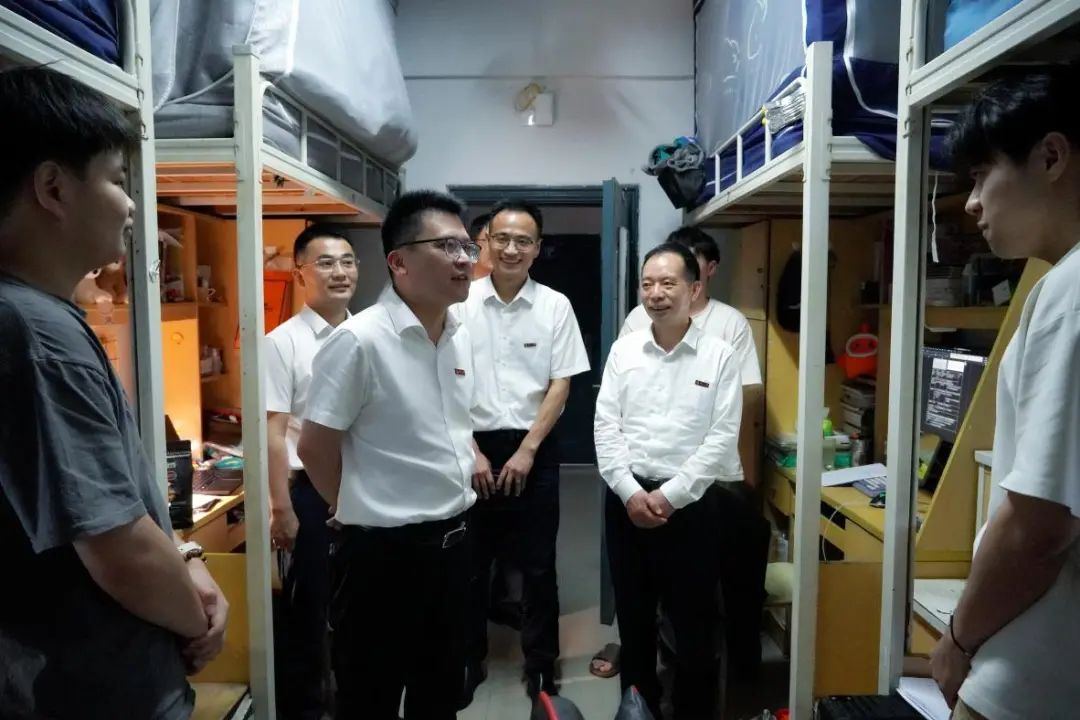19051